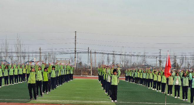 共享——洋湖乡中学阳光大课间观摩活动球盟会网站入口“绳”彩飞扬“羽”乐(图4)